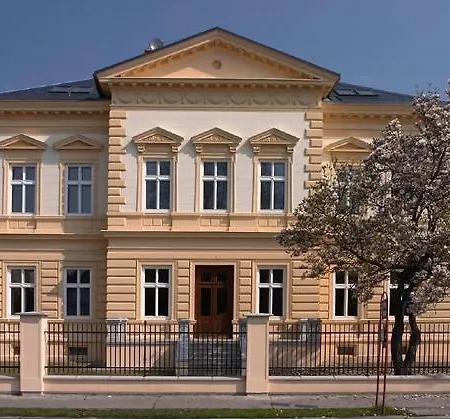 Larischova Vila 게스트하우스 크르노프