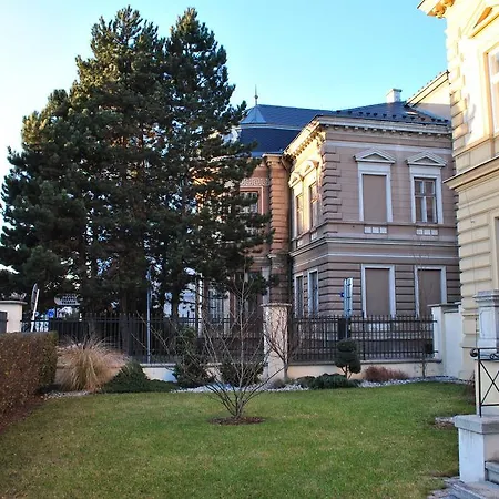 Larischova Vila 게스트하우스 4*